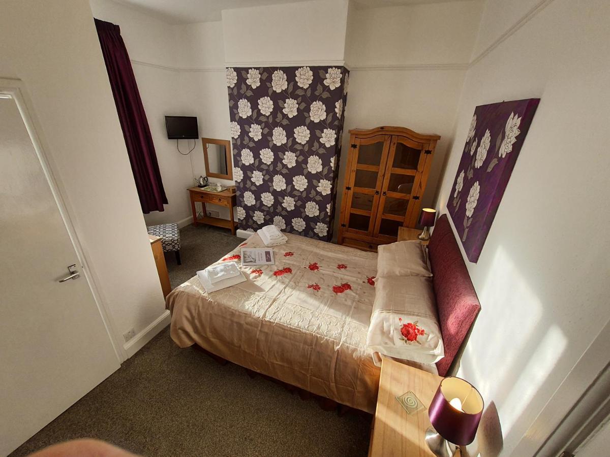 Bed and Breakfast Caxton House Скегнесс Экстерьер фото